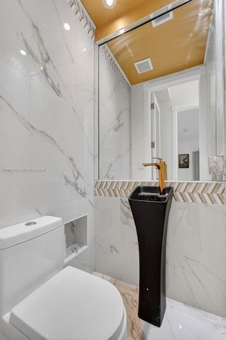 941 NE 119th St, Biscayne Park, FL 33161