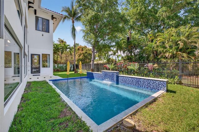 941 NE 119th St, Biscayne Park, FL 33161