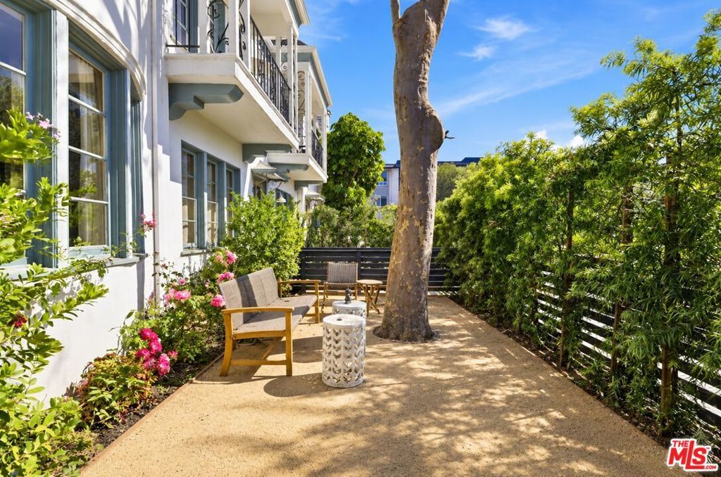 517 Rose Avenue, Venice, CA 90291 — photo 2