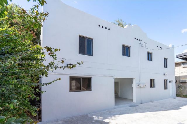 418 NW 9th Ave, Miami, FL 33128