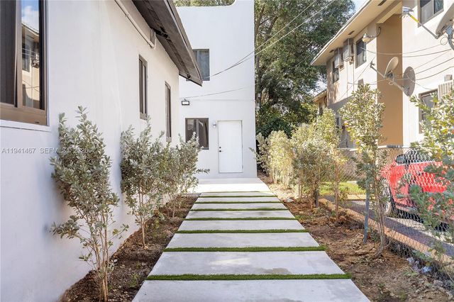 418 NW 9th Ave, Miami, FL 33128