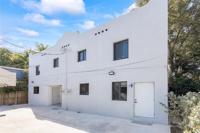 418 NW 9th Ave, Miami, FL 33128