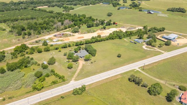 2460 N State Highway 95, Moulton, TX 77975
