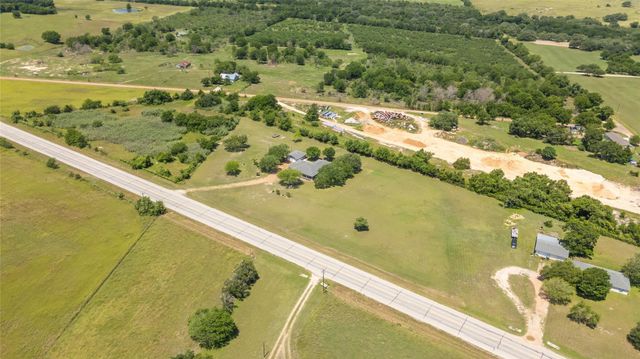 2460 N State Highway 95, Moulton, TX 77975