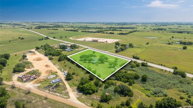 2460 N State Highway 95, Moulton, TX 77975