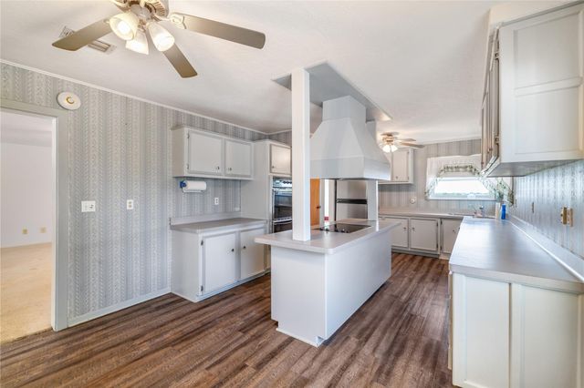 2460 N State Highway 95, Moulton, TX 77975