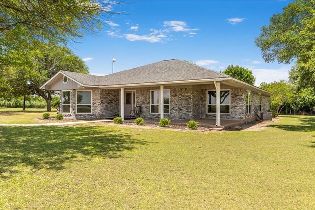 2460 N State Highway 95, Moulton, TX 77975