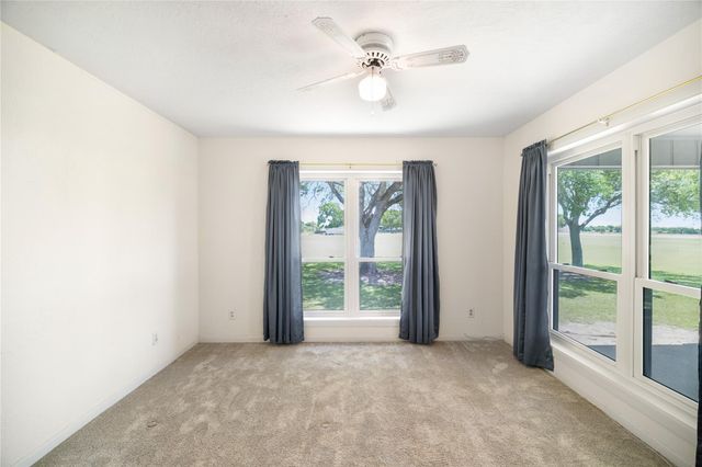 2460 N State Highway 95, Moulton, TX 77975