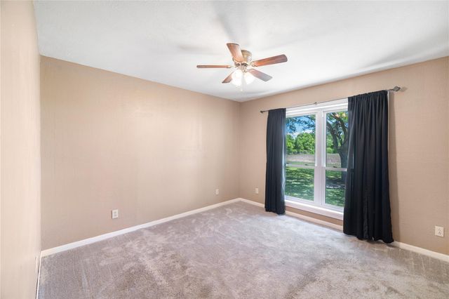 2460 N State Highway 95, Moulton, TX 77975