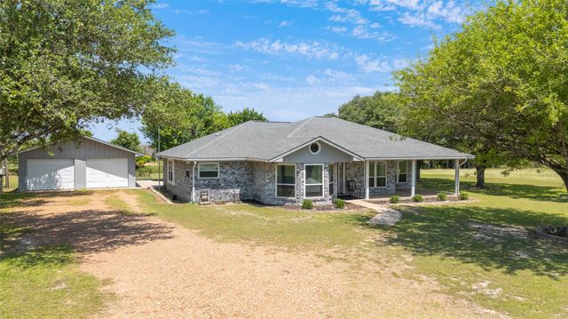 2460 N State Highway 95, Moulton, TX 77975