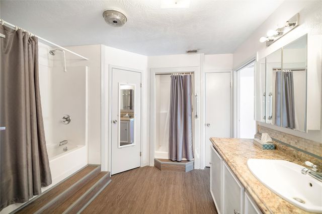 2460 N State Highway 95, Moulton, TX 77975