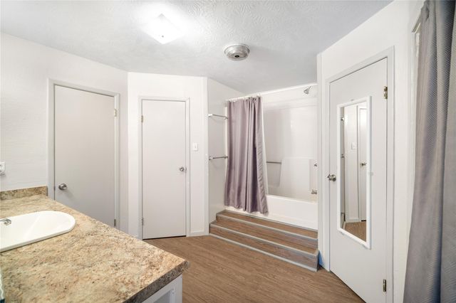 2460 N State Highway 95, Moulton, TX 77975