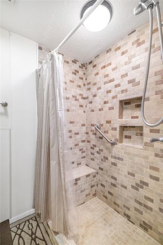 2460 N State Highway 95, Moulton, TX 77975