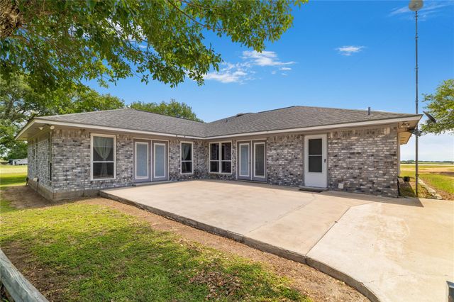 2460 N State Highway 95, Moulton, TX 77975