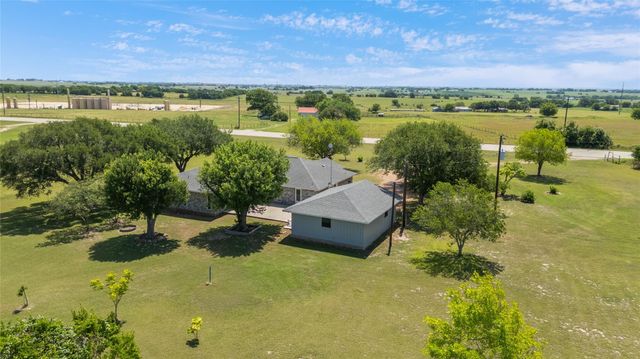 2460 N State Highway 95, Moulton, TX 77975