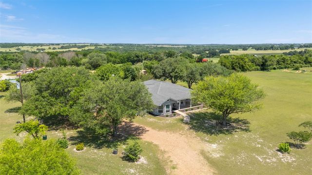 2460 N State Highway 95, Moulton, TX 77975