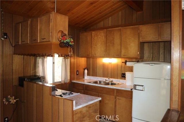 1120 Villa Grove, Big Bear Lake, CA 92315