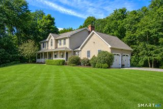 8 Bristle Lane, Newtown, CT 06482