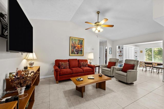 571 NE Town Terrace, Jensen Beach, FL 34957