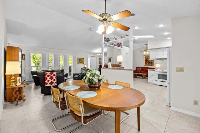 571 NE Town Terrace, Jensen Beach, FL 34957