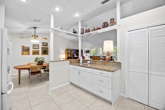 571 NE Town Terrace, Jensen Beach, FL 34957