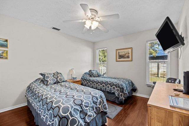 571 NE Town Terrace, Jensen Beach, FL 34957