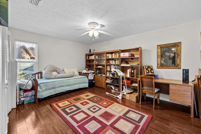 571 NE Town Terrace, Jensen Beach, FL 34957