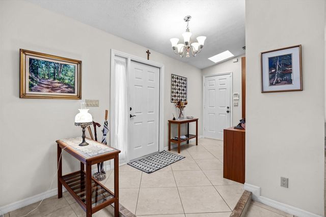 571 NE Town Terrace, Jensen Beach, FL 34957