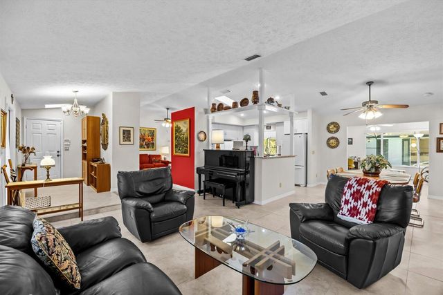 571 NE Town Terrace, Jensen Beach, FL 34957