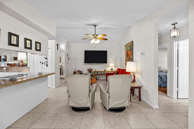 571 NE Town Terrace, Jensen Beach, FL 34957