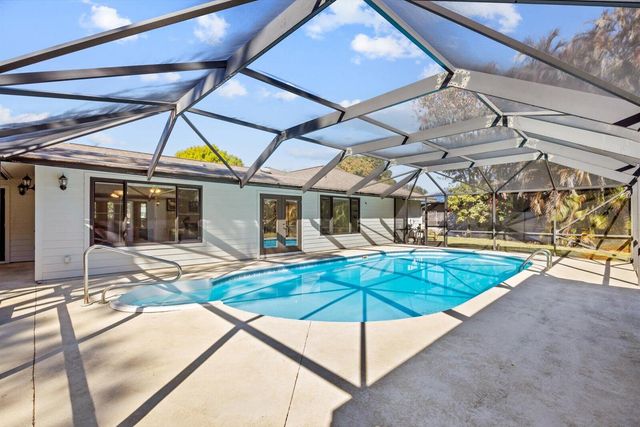 571 NE Town Terrace, Jensen Beach, FL 34957