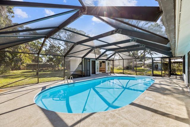 571 NE Town Terrace, Jensen Beach, FL 34957