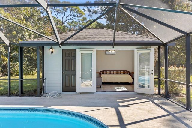 571 NE Town Terrace, Jensen Beach, FL 34957