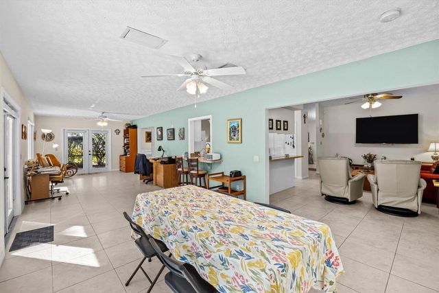 571 NE Town Terrace, Jensen Beach, FL 34957