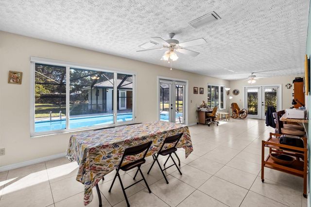 571 NE Town Terrace, Jensen Beach, FL 34957