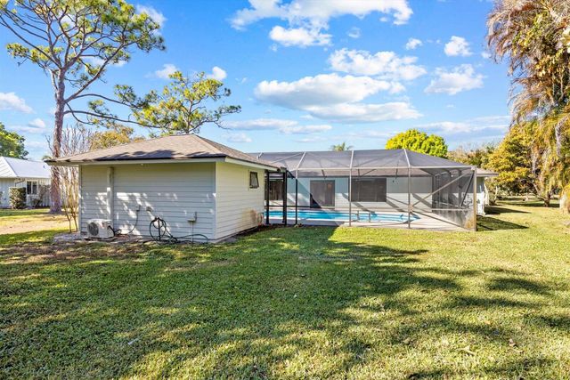 571 NE Town Terrace, Jensen Beach, FL 34957