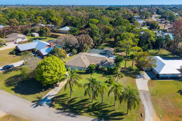 571 NE Town Terrace, Jensen Beach, FL 34957