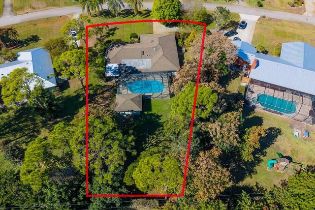 571 NE Town Terrace, Jensen Beach, FL 34957