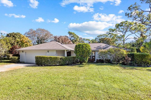 571 NE Town Terrace, Jensen Beach, FL 34957