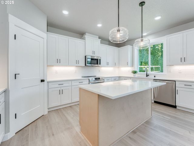 2205 Nw 69th St, Vancouver, WA 98660