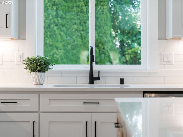 2205 Nw 69th St, Vancouver, WA 98660