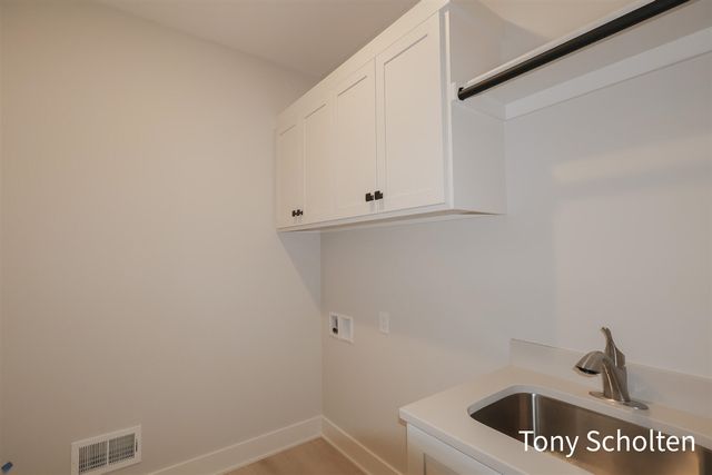 5065 Blendon Woods Drive 1, Hudsonville, MI 49426