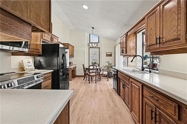 419 Lakeside Drive, Liberty, MO 64068