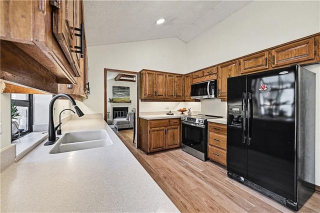 419 Lakeside Drive, Liberty, MO 64068