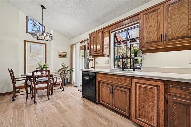 419 Lakeside Drive, Liberty, MO 64068