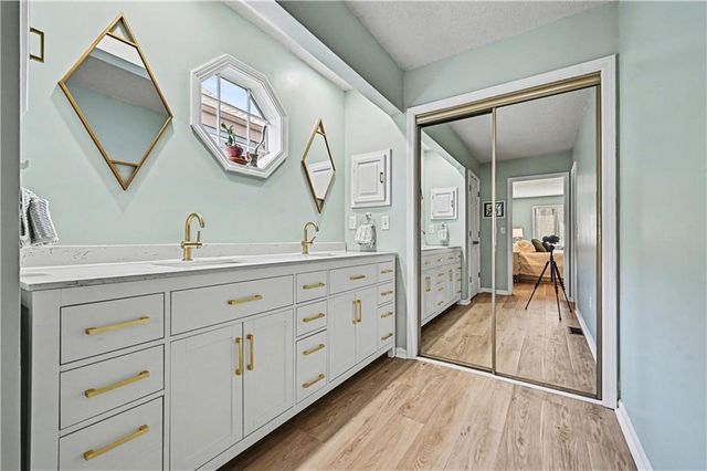 419 Lakeside Drive, Liberty, MO 64068