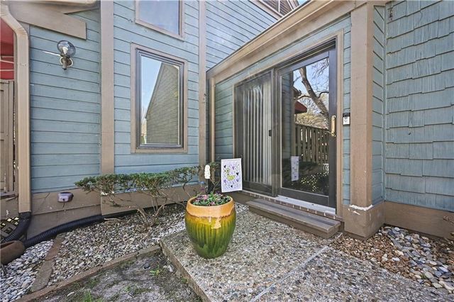419 Lakeside Drive, Liberty, MO 64068