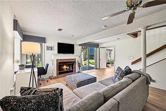 419 Lakeside Drive, Liberty, MO 64068
