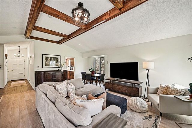 419 Lakeside Drive, Liberty, MO 64068