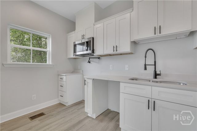 1112 E WALDBURG Street, Savannah, GA 31404